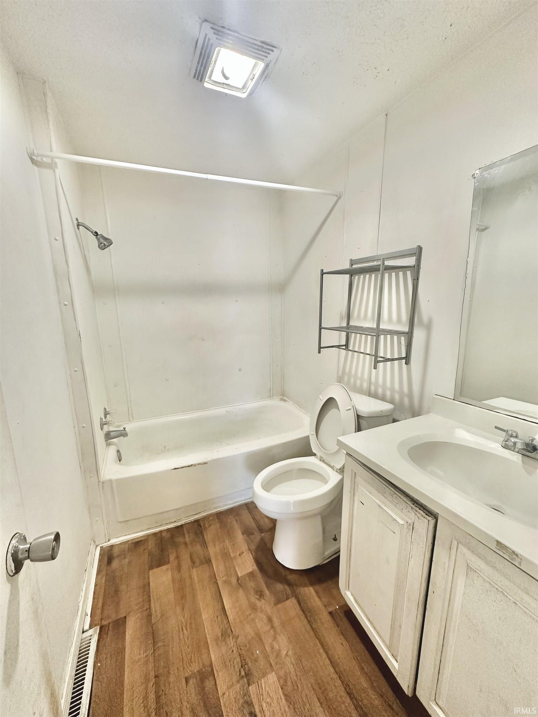 South Bend, Indiana 46613, United States, 2 Bedrooms Bedrooms, ,1 BathroomBathrooms,Residential,Pending,79694