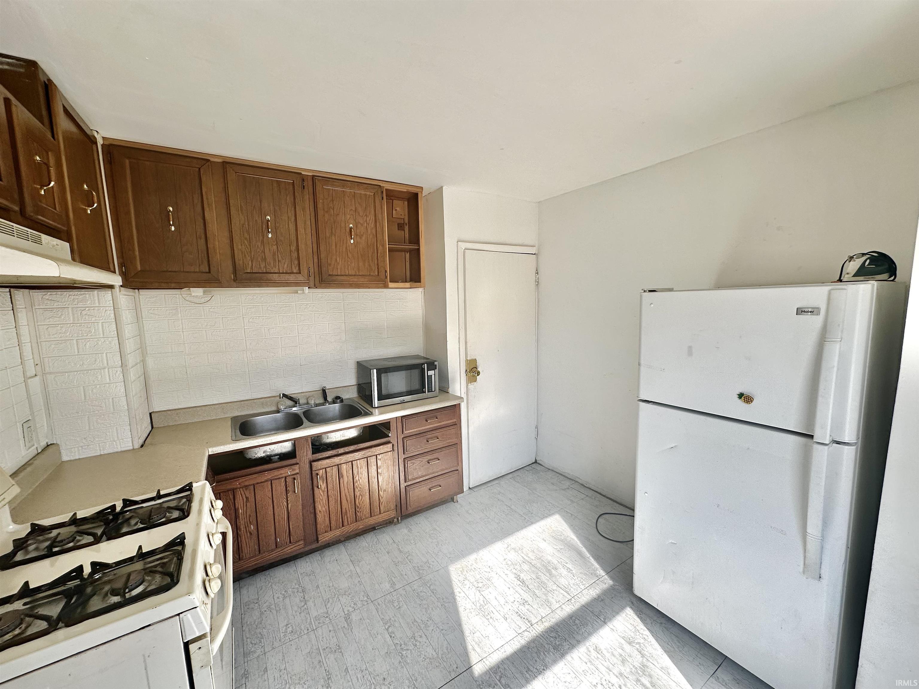 South Bend, Indiana 46613, United States, 2 Bedrooms Bedrooms, ,1 BathroomBathrooms,Residential,Pending,79694