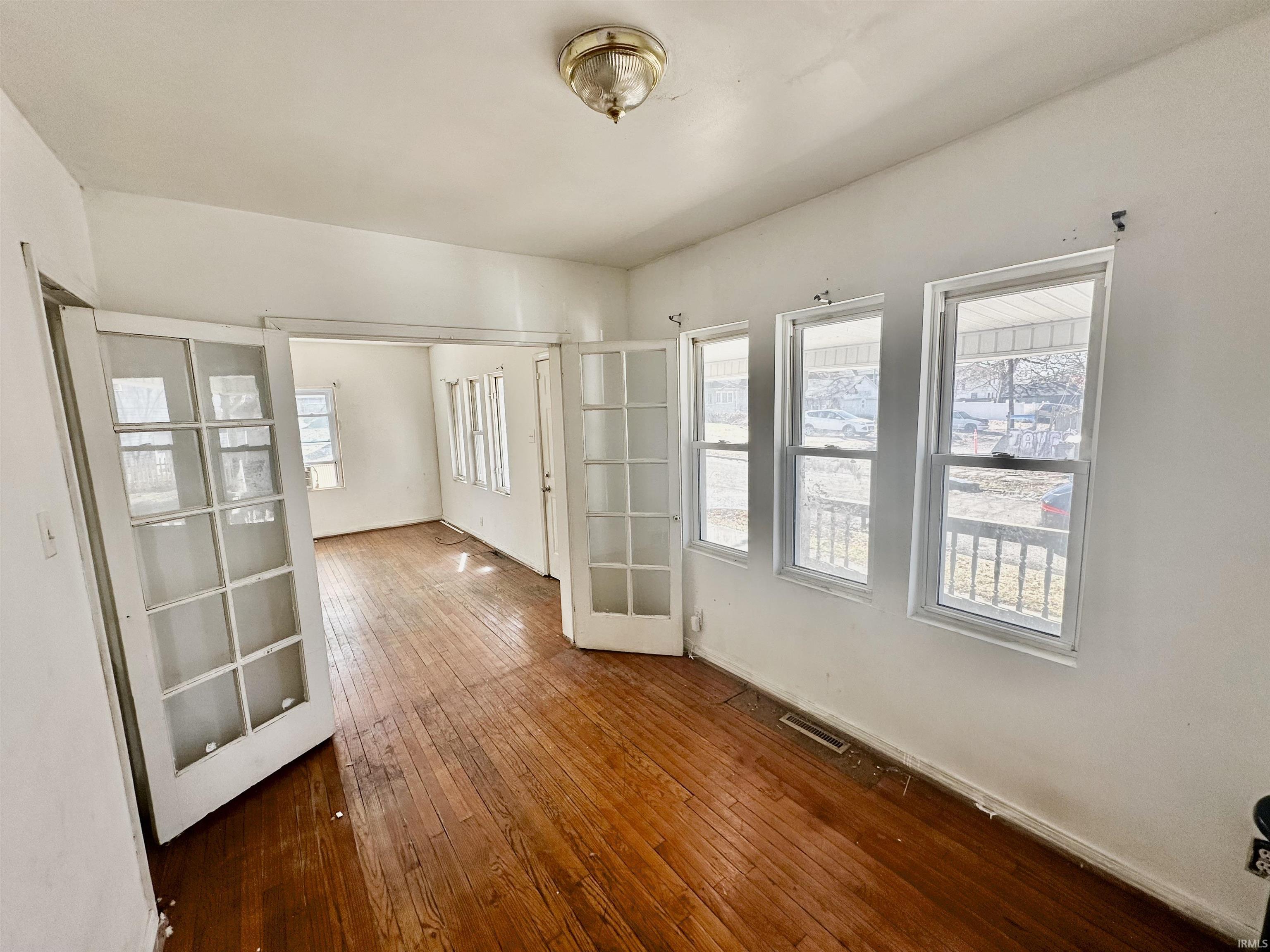 South Bend, Indiana 46613, United States, 2 Bedrooms Bedrooms, ,1 BathroomBathrooms,Residential,Pending,79694