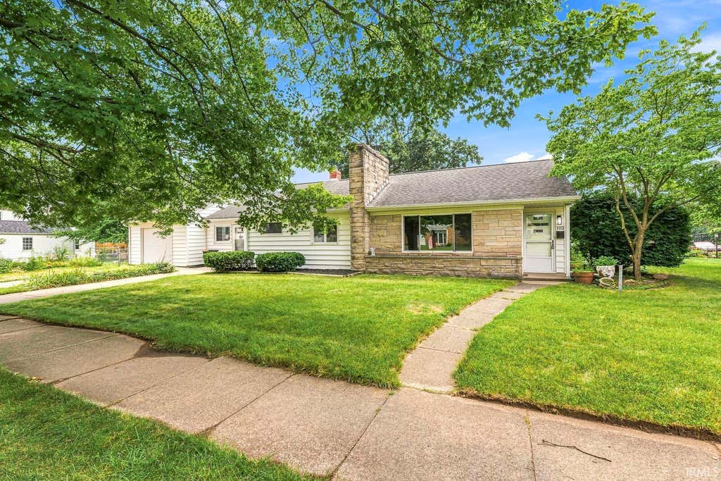 Photo of 102 S Greenlawn Avenue, South Bend, IN 46617 (MLS # 202632699)