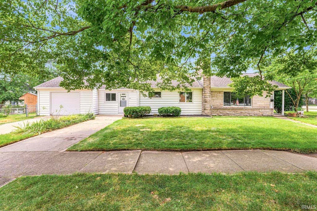 Photo of 102 S Greenlawn Avenue, South Bend, IN 46617 (MLS # 202632699)
