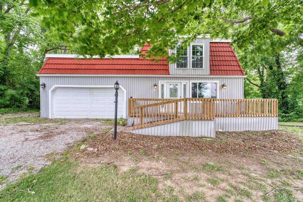 Photo of 2645 Oak Hill Road, Evansville, IN 47711 (MLS # 202617582)