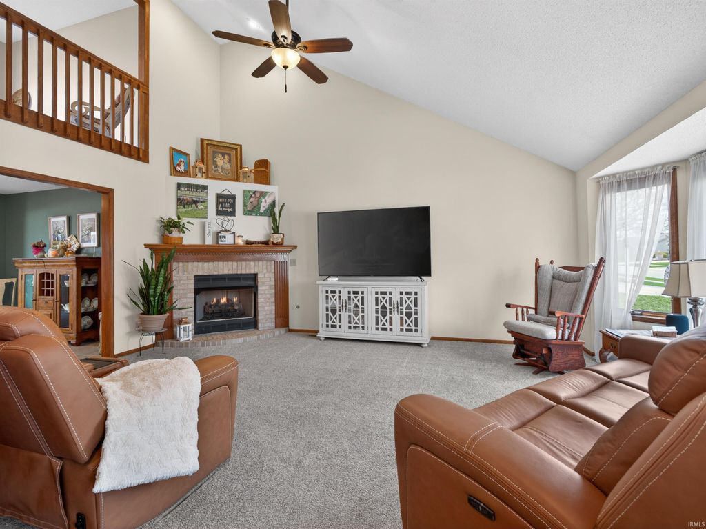 Photo of 12104 Carroll Creek Run, Fort Wayne, IN 46818 (MLS # 202612454)