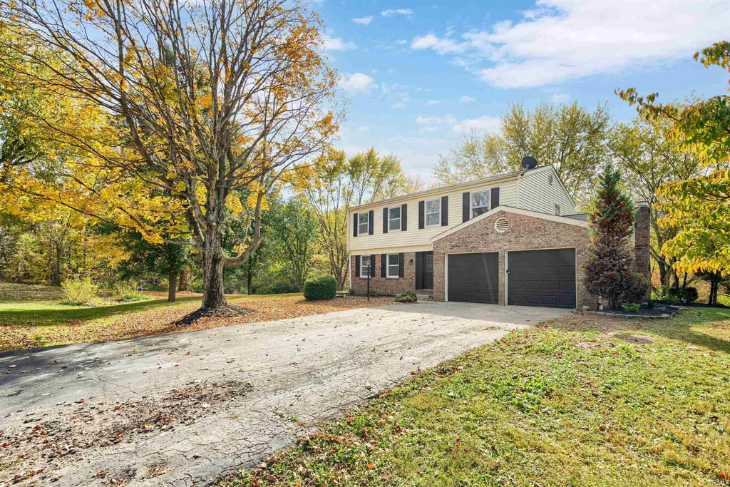Photo of 6207 Woodcliff Court, Kokomo, IN 46901 (MLS # 202644141)