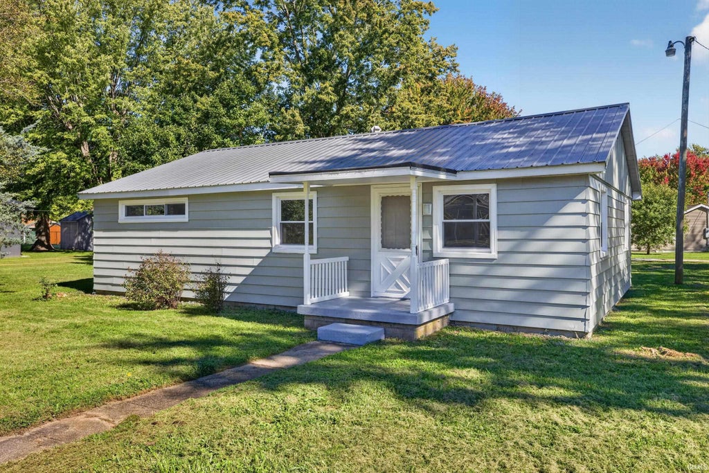 Photo of 1318 N Main Street, Fairmount, IN 46928 (MLS # 202641125)