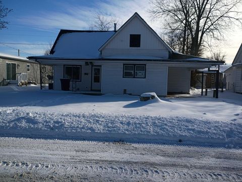 Photo of 639 NE H Street, Linton, IN 47441 (MLS # 202604661)
