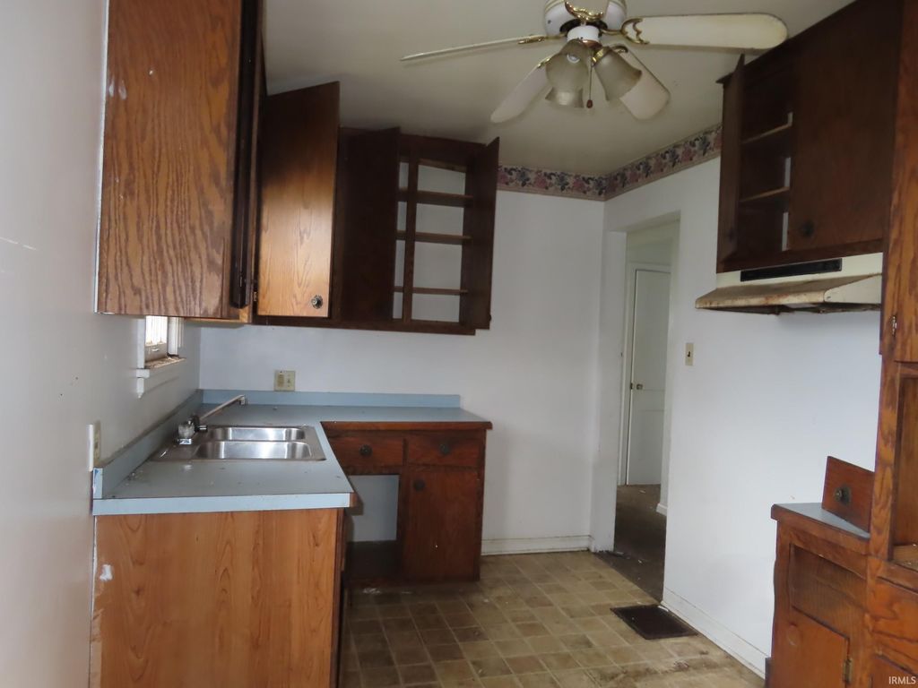 Photo of 1321 Eclipse Place, South Bend, IN 46628 (MLS # 202613536)