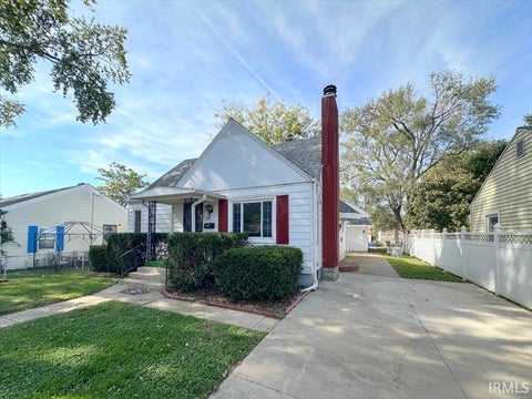 Tiny photo for 817 N INDIANA Avenue, Kokomo, IN 46901 (MLS # 202641940)