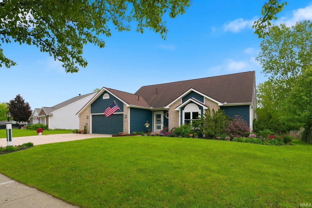 Photo of 14523 Firethorne Path, Fort Wayne, IN 46814 (MLS # 202619651)
