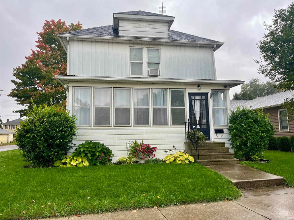 Photo of 1449 E 3rd Street, Mishawaka, IN 46544 (MLS # 202542469)