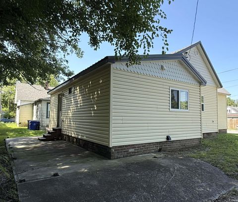 Tiny photo for 712 N Lindsay Street, Kokomo, IN 46901 (MLS # 202525968)