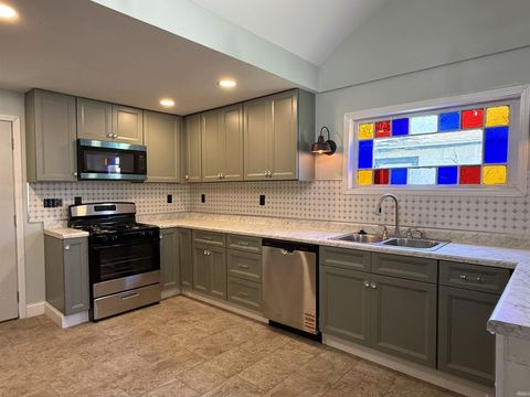 Tiny photo for 712 N Lindsay Street, Kokomo, IN 46901 (MLS # 202525968)