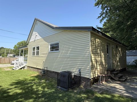 Tiny photo for 712 N Lindsay Street, Kokomo, IN 46901 (MLS # 202525968)