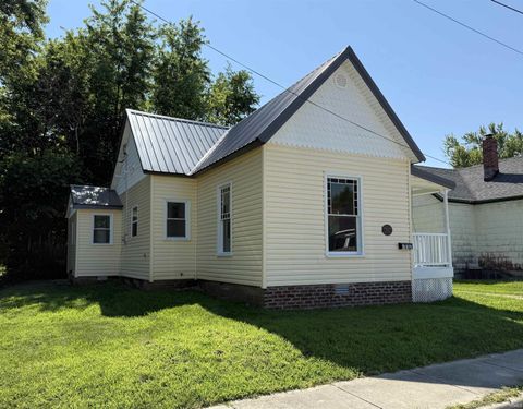 Tiny photo for 712 N Lindsay Street, Kokomo, IN 46901 (MLS # 202525968)
