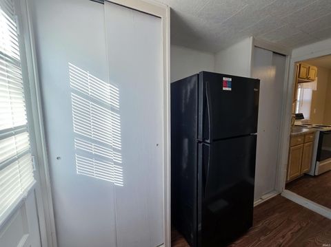 Tiny photo for 2405 Jeanette Avenue, Evansville, IN 47714 (MLS # 202547574)