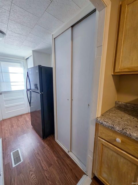 Tiny photo for 2405 Jeanette Avenue, Evansville, IN 47714 (MLS # 202547574)