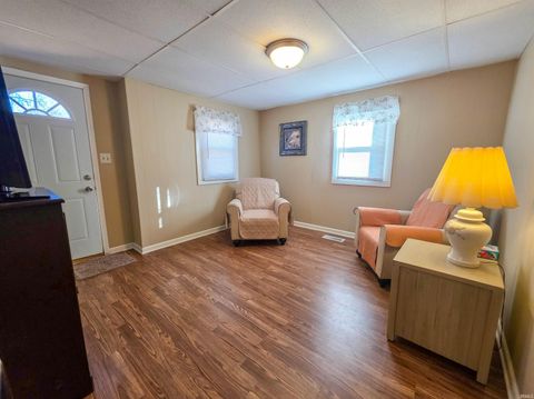 Tiny photo for 2405 Jeanette Avenue, Evansville, IN 47714 (MLS # 202547574)