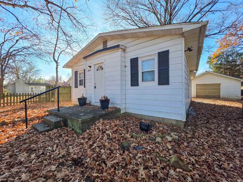 Tiny photo for 2405 Jeanette Avenue, Evansville, IN 47714 (MLS # 202547574)