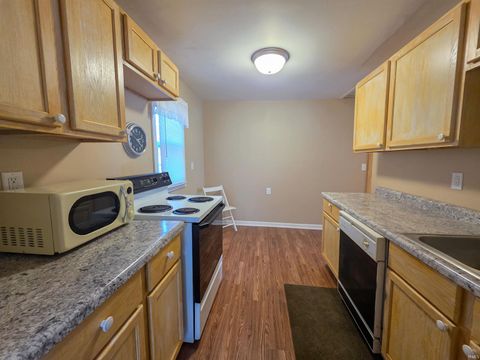 Tiny photo for 2405 Jeanette Avenue, Evansville, IN 47714 (MLS # 202547574)