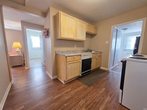 Tiny photo for 2405 Jeanette Avenue, Evansville, IN 47714 (MLS # 202547574)