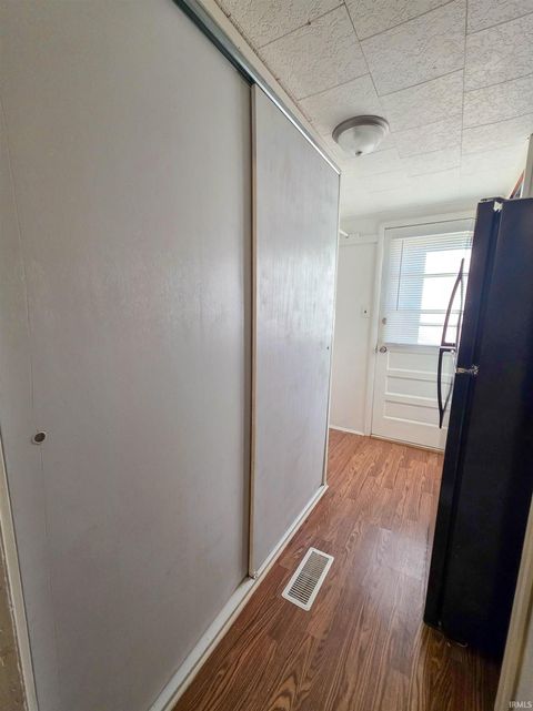 Tiny photo for 2405 Jeanette Avenue, Evansville, IN 47714 (MLS # 202547574)