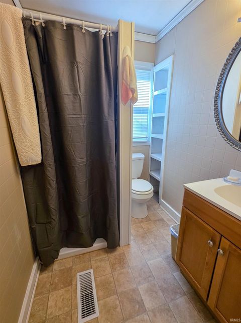 Tiny photo for 2405 Jeanette Avenue, Evansville, IN 47714 (MLS # 202547574)