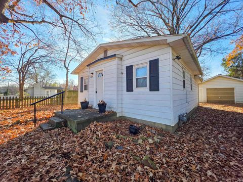 Tiny photo for 2405 Jeanette Avenue, Evansville, IN 47714 (MLS # 202547574)