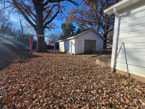 Tiny photo for 2405 Jeanette Avenue, Evansville, IN 47714 (MLS # 202547574)