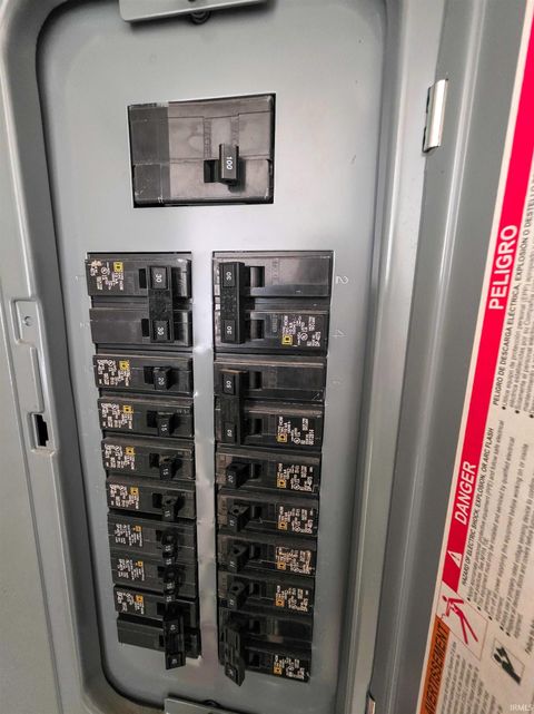 Tiny photo for 2405 Jeanette Avenue, Evansville, IN 47714 (MLS # 202547574)