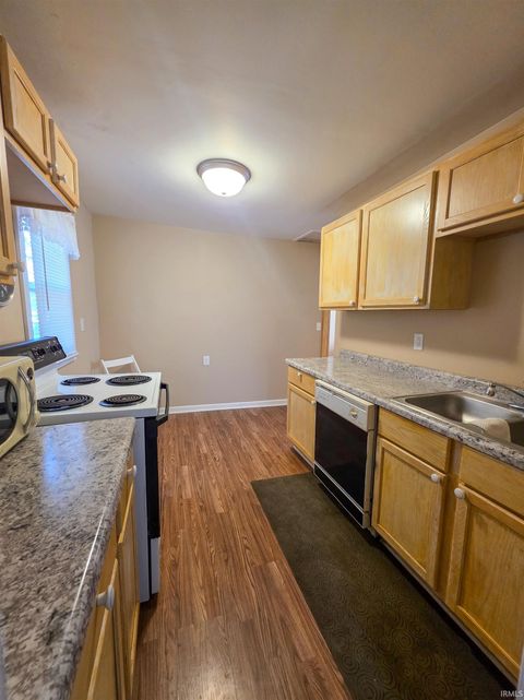 Tiny photo for 2405 Jeanette Avenue, Evansville, IN 47714 (MLS # 202547574)