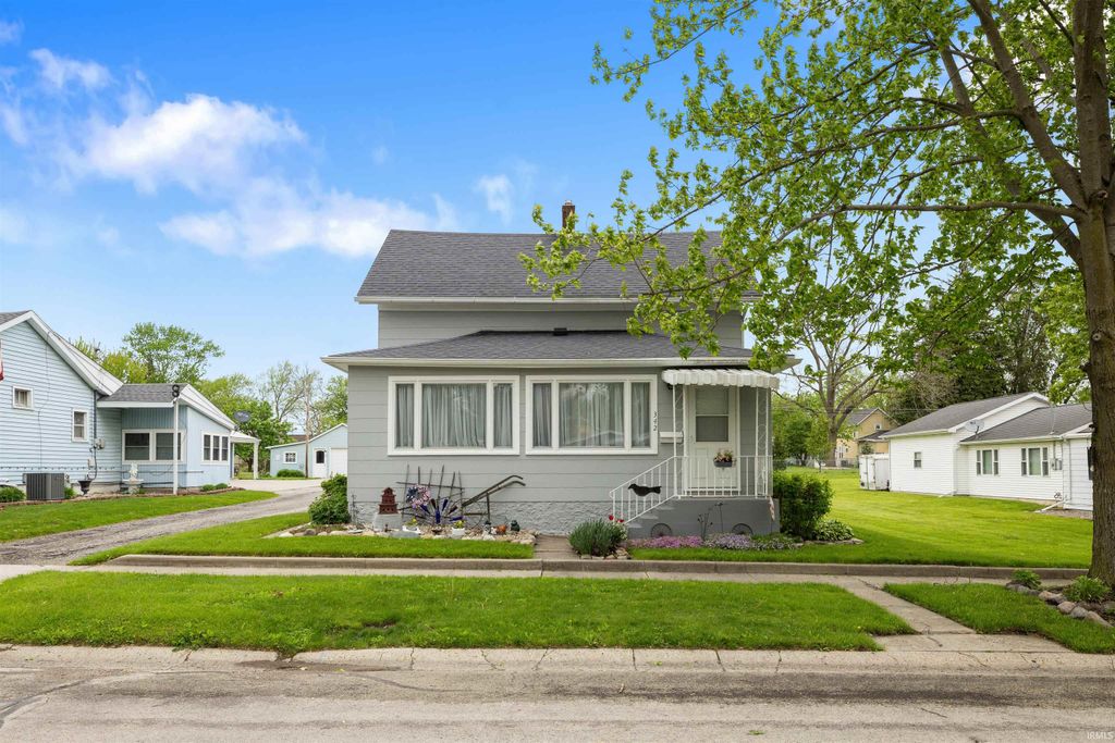 Photo of 342 W Street, Auburn, IN 46706 (MLS # 202615462)