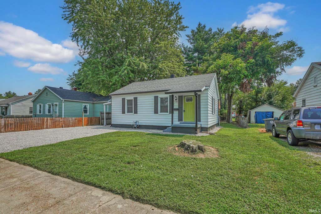 Photo of 1106 S Boeke Road, Evansville, IN 47714 (MLS # 202630856)