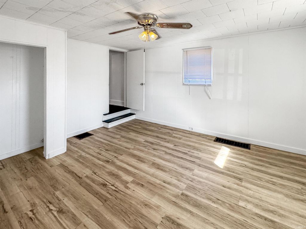 Photo of 656 E Oregon Street, Evansville, IN 47711 (MLS # 202602471)