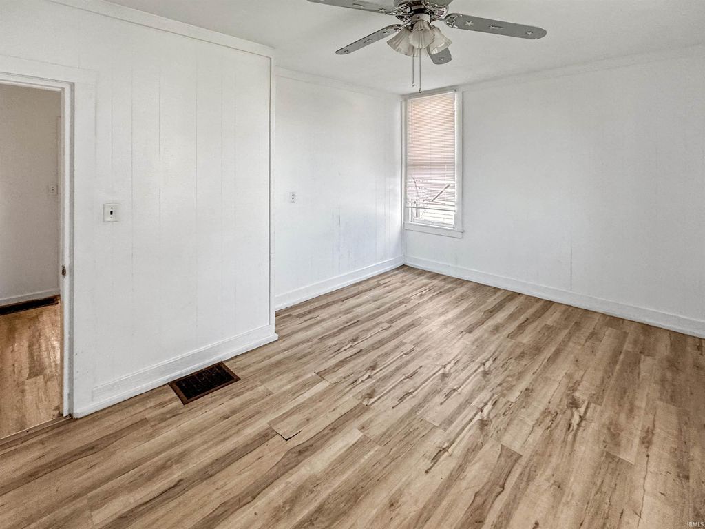 Photo of 656 E Oregon Street, Evansville, IN 47711 (MLS # 202602471)