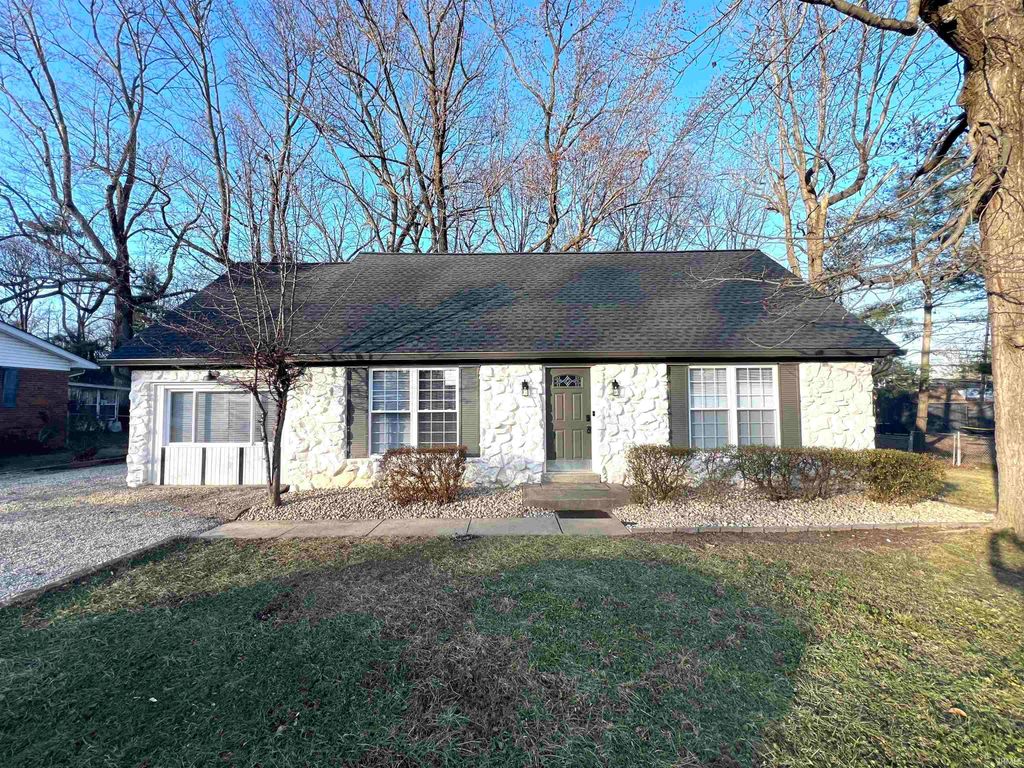Photo of 7402 Oaklawn Drive, Newburgh, IN 47630 (MLS # 202549388)