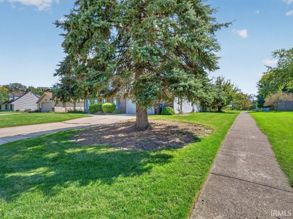 Photo of 6610 Laurelwood Cove, Fort Wayne, IN 46835 (MLS # 202640429)