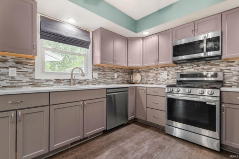 Tiny photo for 57110 Pine View Drive, South Bend, IN 46619 (MLS # 202635179)
