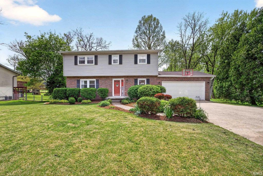 Photo of 4021 W Glen Oaks Drive, Bloomington, IN 47403 (MLS # 202613894)