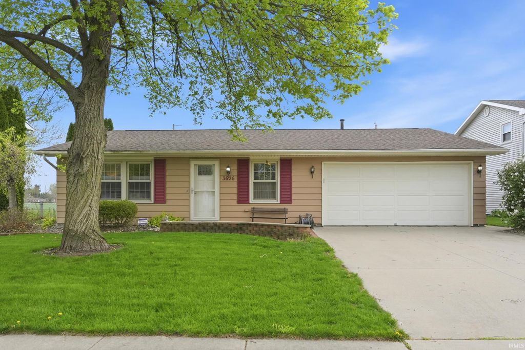 Photo of 3626 Colorado Court, Fort Wayne, IN 46815 (MLS # 202613750)