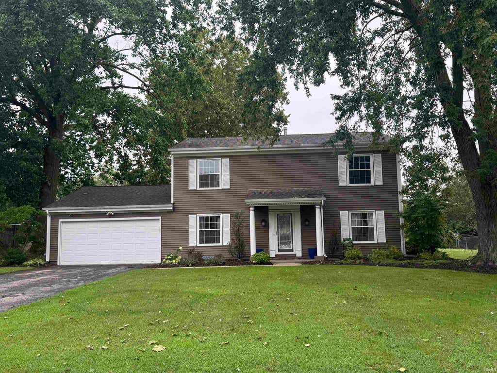 Photo of 1343 Riding Mall Drive, South Bend, IN 46614 (MLS # 202633325)
