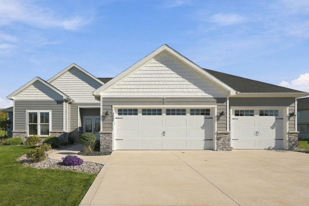 Photo of 3009 Noble Hawk Drive, Kendallville, IN 46755 (MLS # 202643544)
