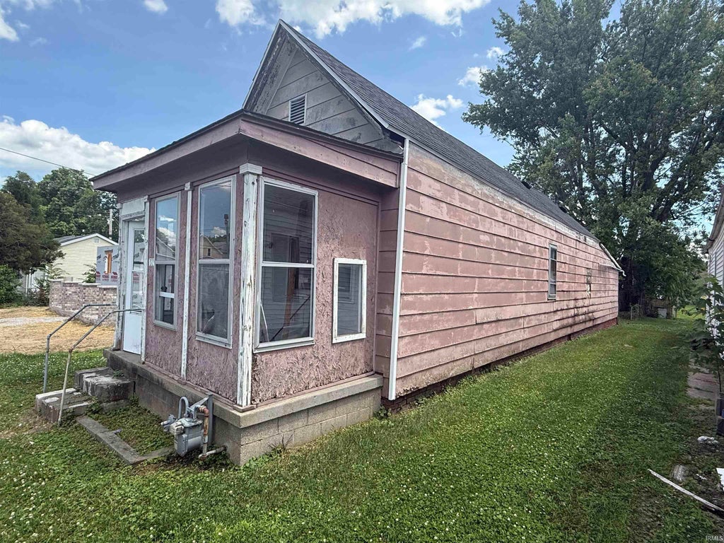 Photo of 313 Cass Avenue, Evansville, IN 47713 (MLS # 202632886)