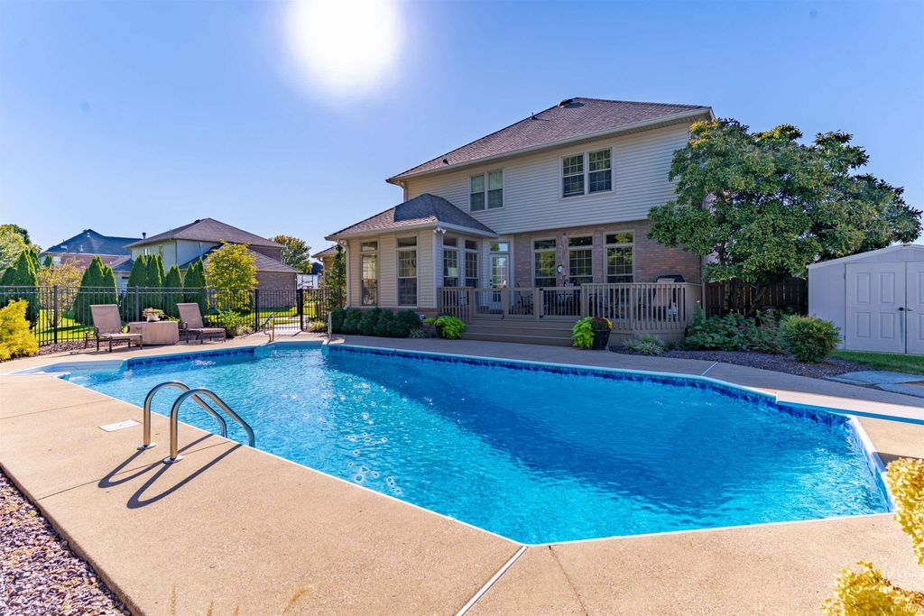 Photo of 8200 Clearview Drive, Newburgh, IN 47630 (MLS # 202549744)