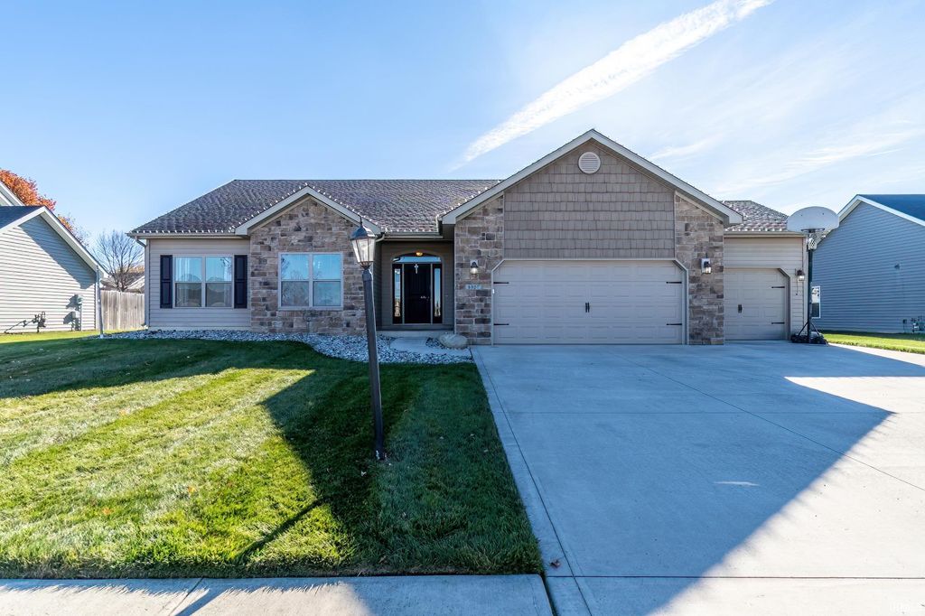 Photo of 1327 S Sherman Street, Columbia City, IN 46725 (MLS # 202545122)