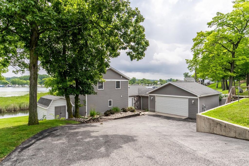 Photo of 60 Lane 101D Jimmerson Lk Lk, Angola, IN 46703 (MLS # 202604491)