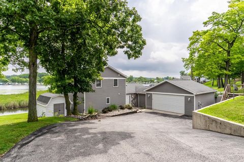 Photo of 60 Lane 101D Jimmerson Lk Lk, Angola, IN 46703 (MLS # 202604491)