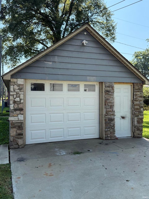Tiny photo for 616 S Fourth Street, Boonville, IN 47601 (MLS # 202636872)