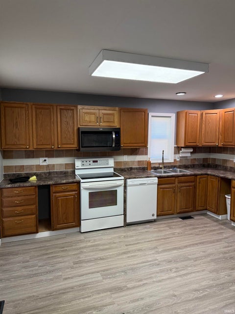 Tiny photo for 616 S Fourth Street, Boonville, IN 47601 (MLS # 202636872)