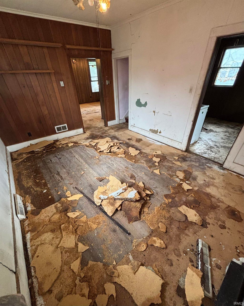Photo of 1912 High Street, Fort Wayne, IN 46808 (MLS # 202639732)