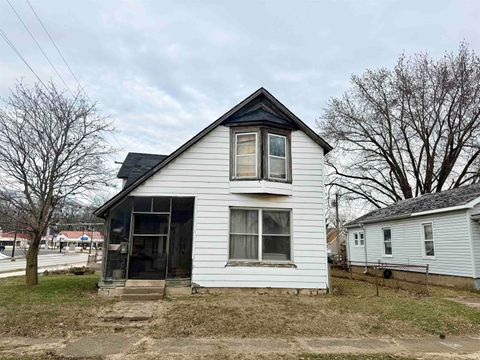 Photo of 636 W 3rd Street, Peru, IN 46970 (MLS # 202549420)